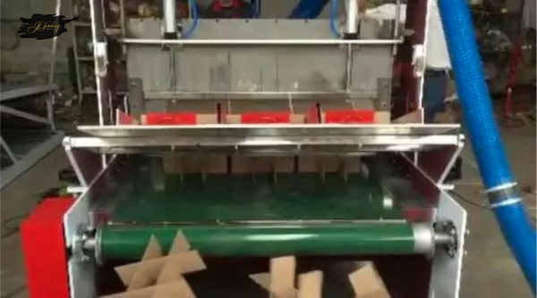 Automatic corrugated cardboard partition assembler machine